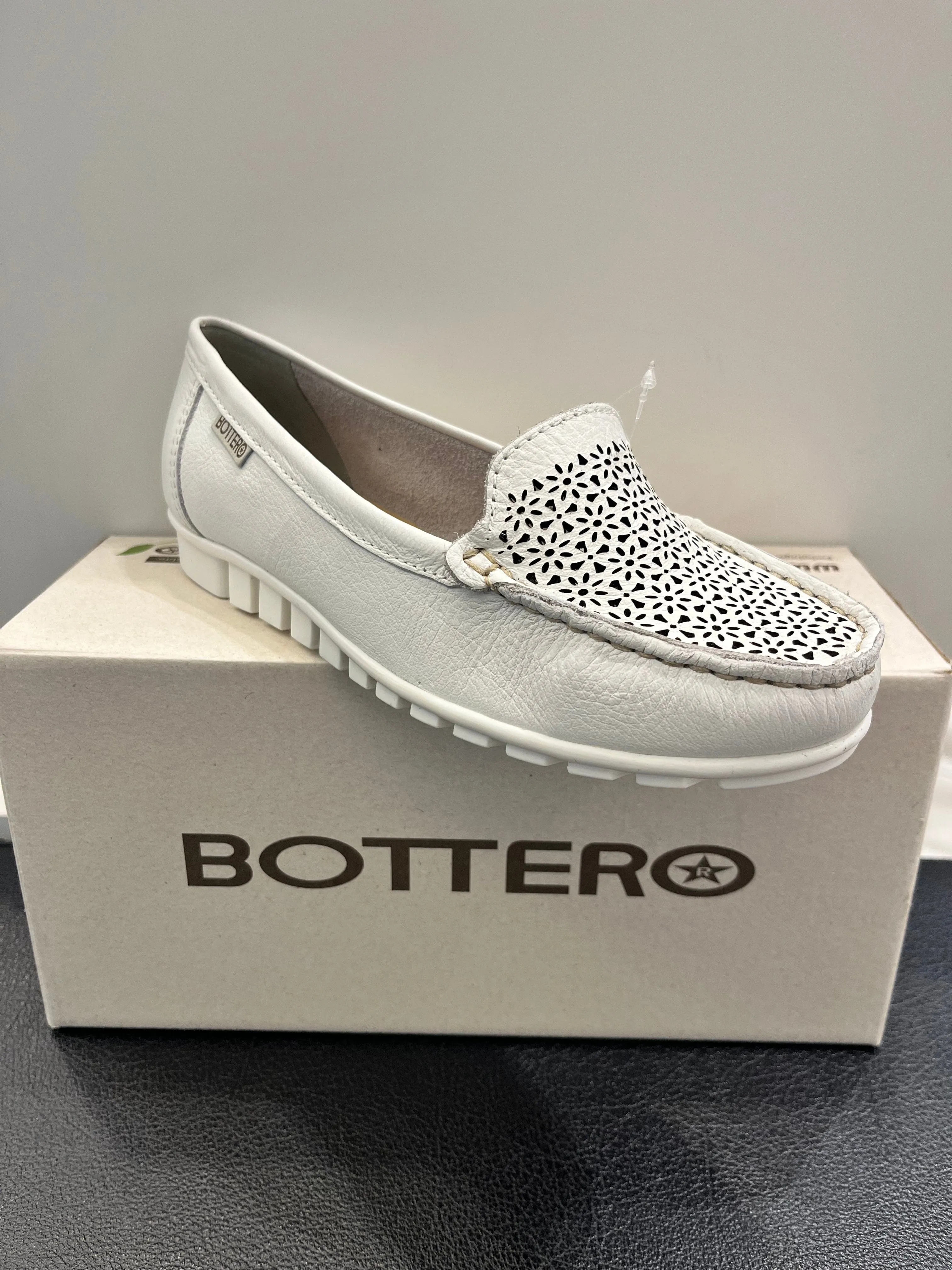 Bottero Women's Ibis Slip On Loafers- White