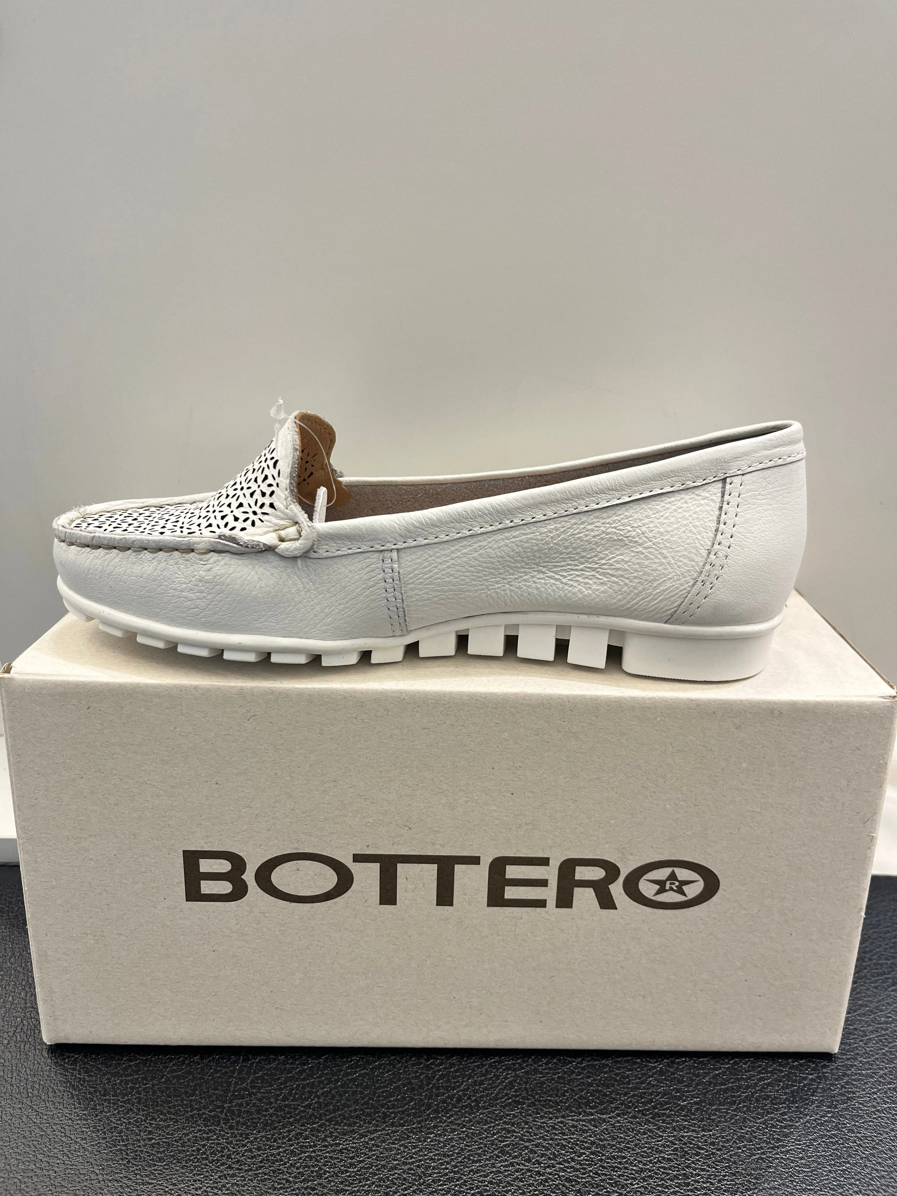 Bottero Women's Ibis Slip On Loafers- White