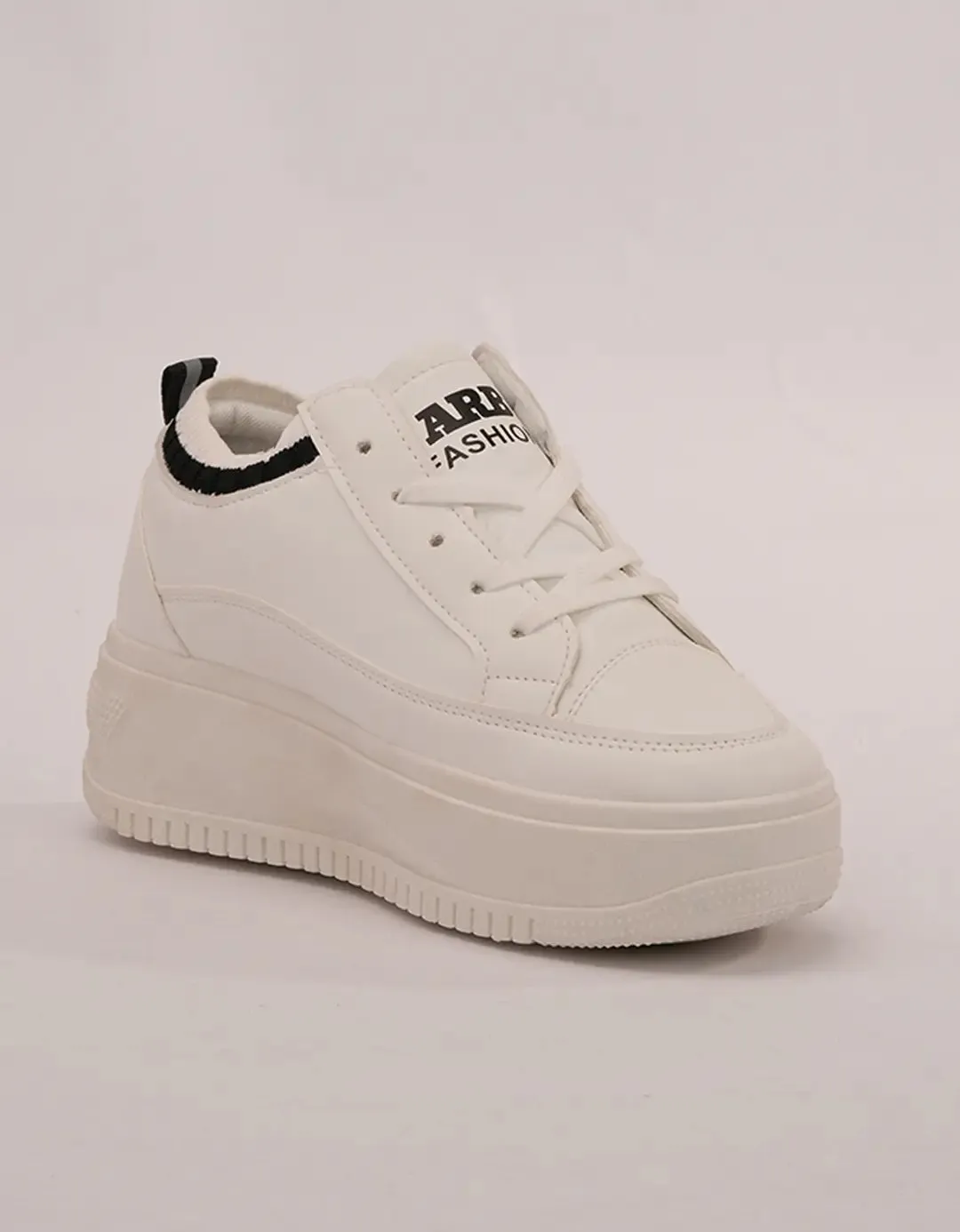 Classic Noir Platform Sneakers
